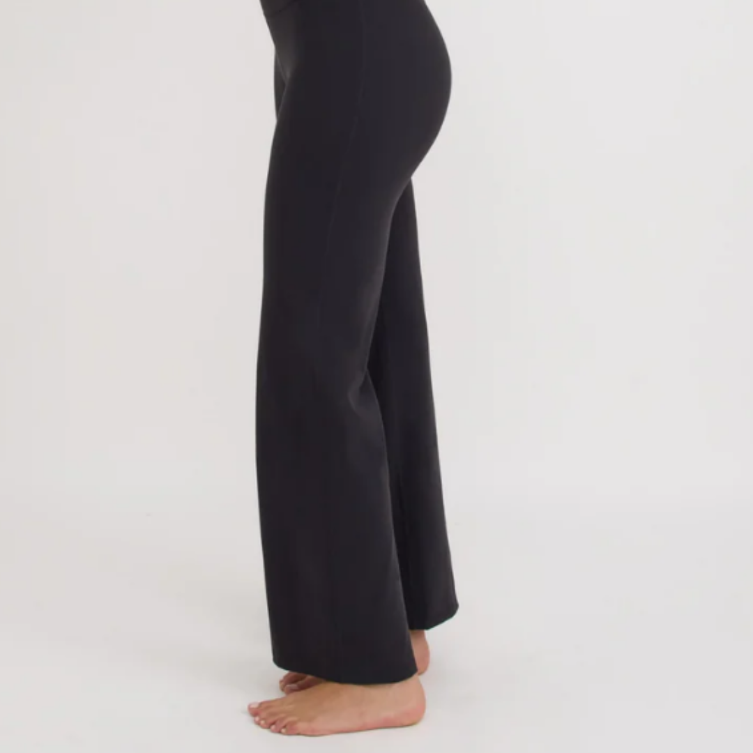 Organic Basics Active Flare Retuusid mustad