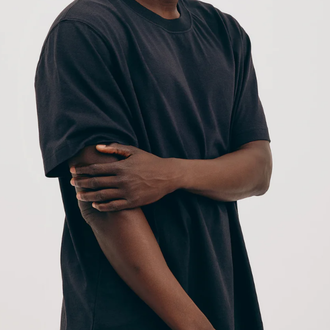 Organic Basics True Boxy Fit T-särk must