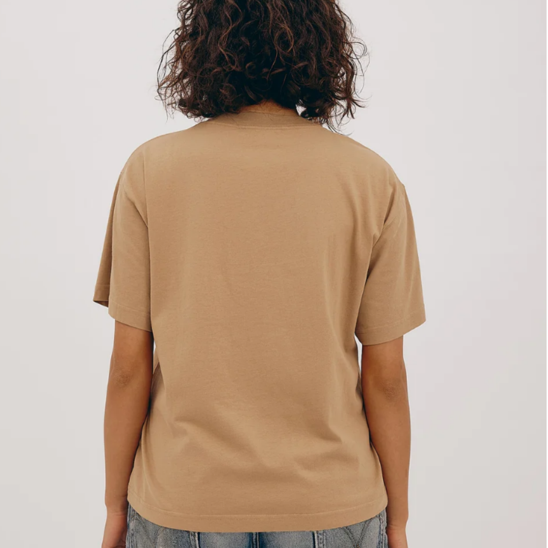 Organic Basics True Boxy T-särk sarapuupähkel