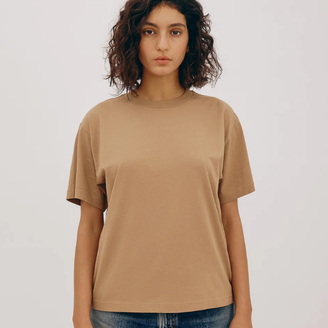 Organic Basics True Boxy T-särk sarapuupähkel